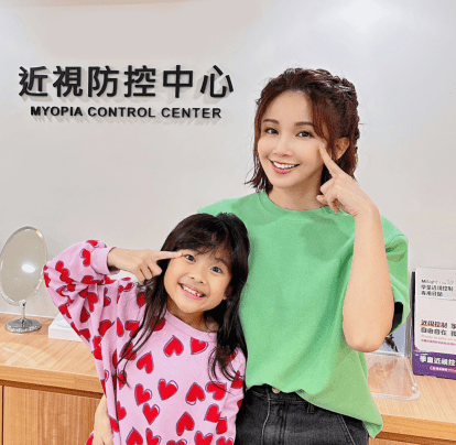 鍾欣怡女兒也戴大學智配角膜塑型